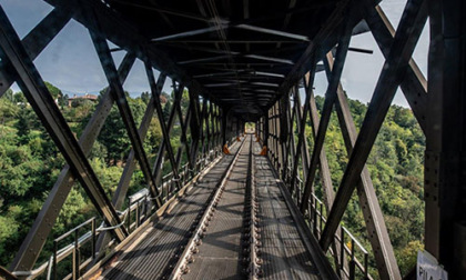 Minaccia il suicidio dal ponte di Paderno, salvato dai Carabinieri