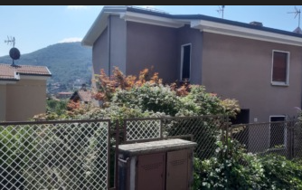 Vive per anni con il fratello morto in casa: shock e sconcerto a Galbiate