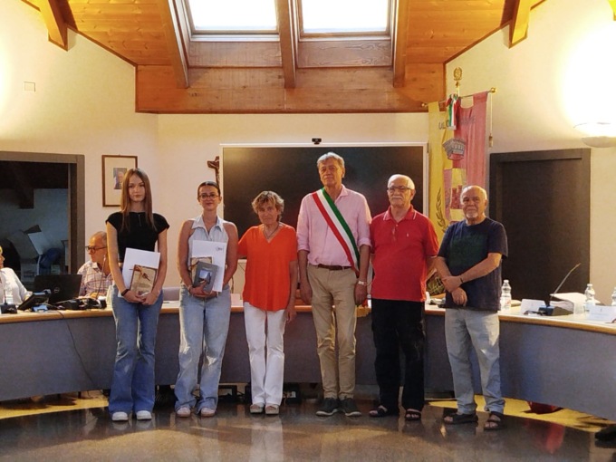 Passerella d’onore in Consiglio comunale per i rappresentanti dei neodiciottenni calolziesi