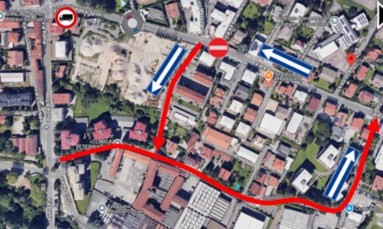 Valmadrera. Teleriscaldamento: senso unico in un tratto di viale Promessi Sposi