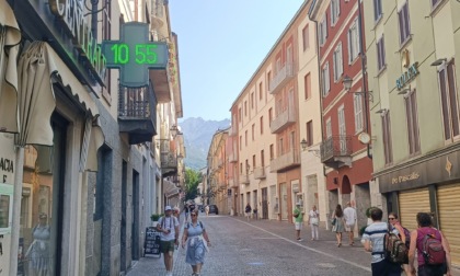 Cielo azzurro e brezza "laghee": il Ferragosto dei lecchesi in città