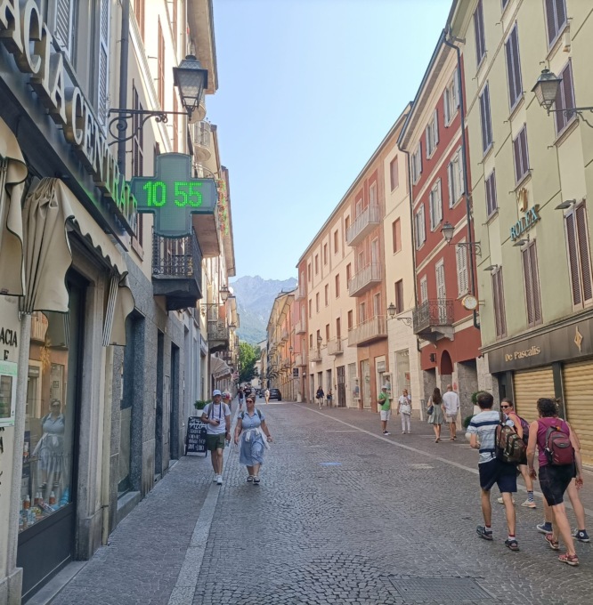 Cielo azzurro e brezza “laghee”: il Ferragosto dei lecchesi in città