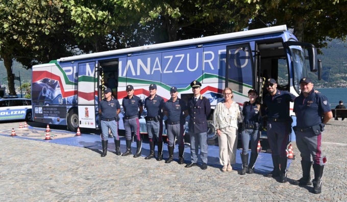 Guida responsabile: tappa a Colico per il Pullman Azzurro della Polizia di Stato