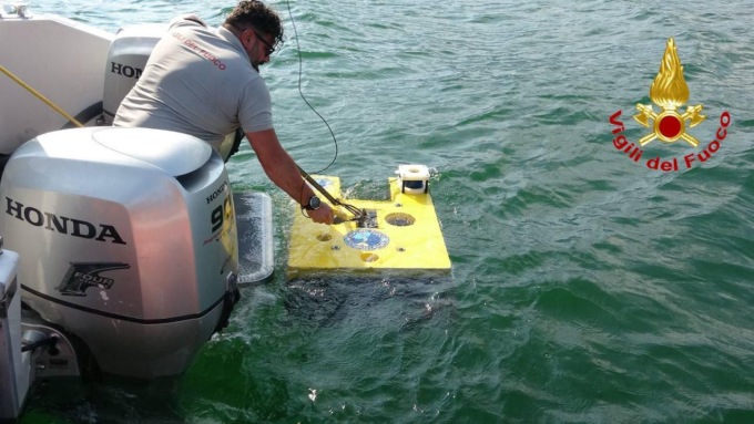 Mai interrotte le ricerche del papà annegato nel lago per salvare i figli, in arrivo il Rover