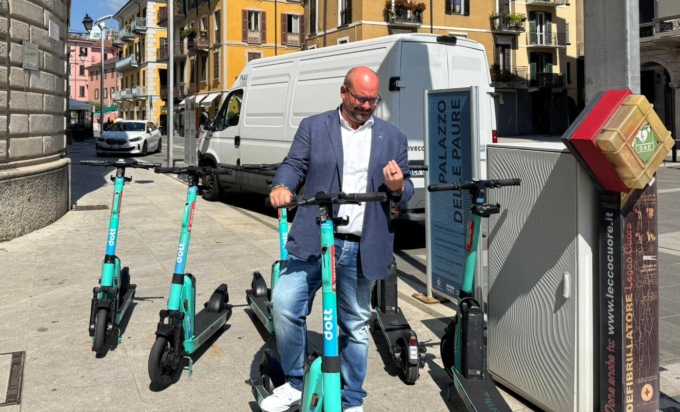 Monopattini abbandonati e vandalizzati. Zamperini: “Disastro annunciato”