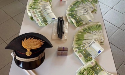 Fiumi di cocaina e contanti, blitz dei Carabinieri: un arresto [VIDEO]