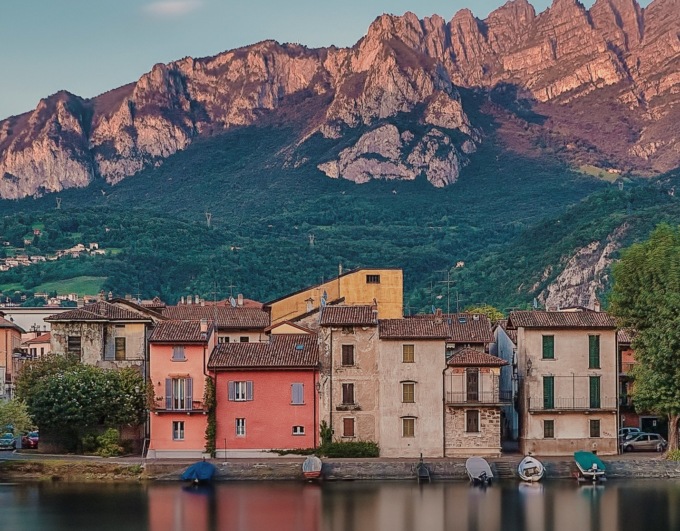 Provincia di Lecco, boom delle strutture turistiche: oltre 6.100 posti letto tra montagne e laghi