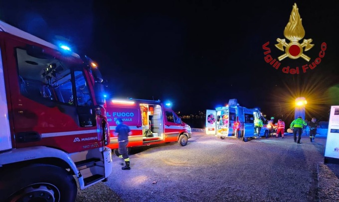 Lecco:  volo di tre metri sul lungolago, 58enne in condizioni serie