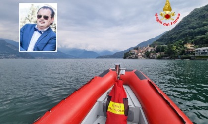 Terzo giorno di ricerche per il 55enne scomparso nel lago salvando i figli