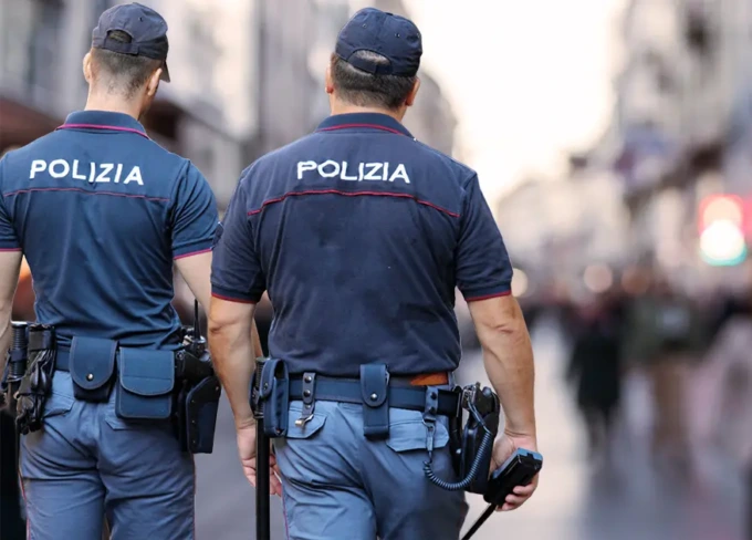 Rischia di cadere in un dirupo sul Monte Barro, lo salvano due poliziotti fuori servizio