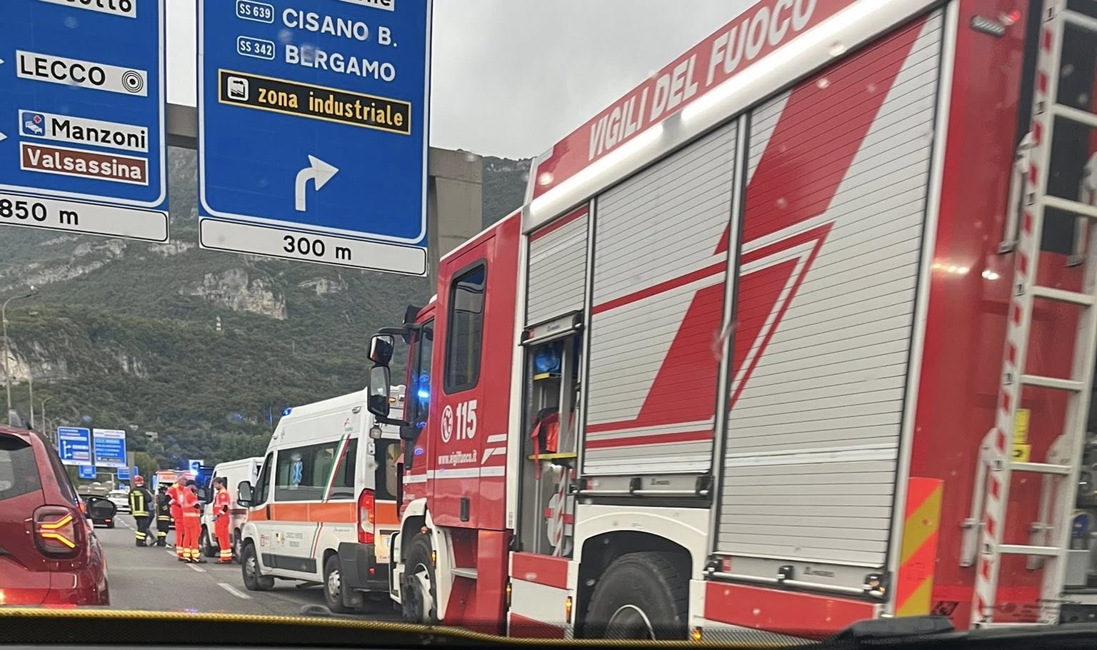 Incidente sul Ponte Manzoni: scontro tra 4 auto, lunghe code nel tunnel ...