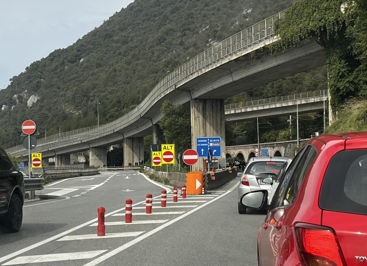 Massi sulla Statale 36 e ferrovia: giovedì il possibile ritorno alla normalità