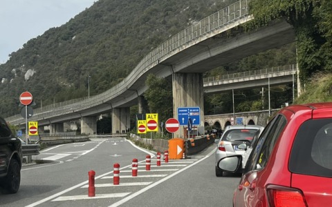 Massi sulla Statale 36 e ferrovia: giovedì il possibile ritorno alla normalità