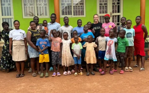Lecco, giovane volontaria in Uganda lancia raccolta fondi per un orfanotrofio