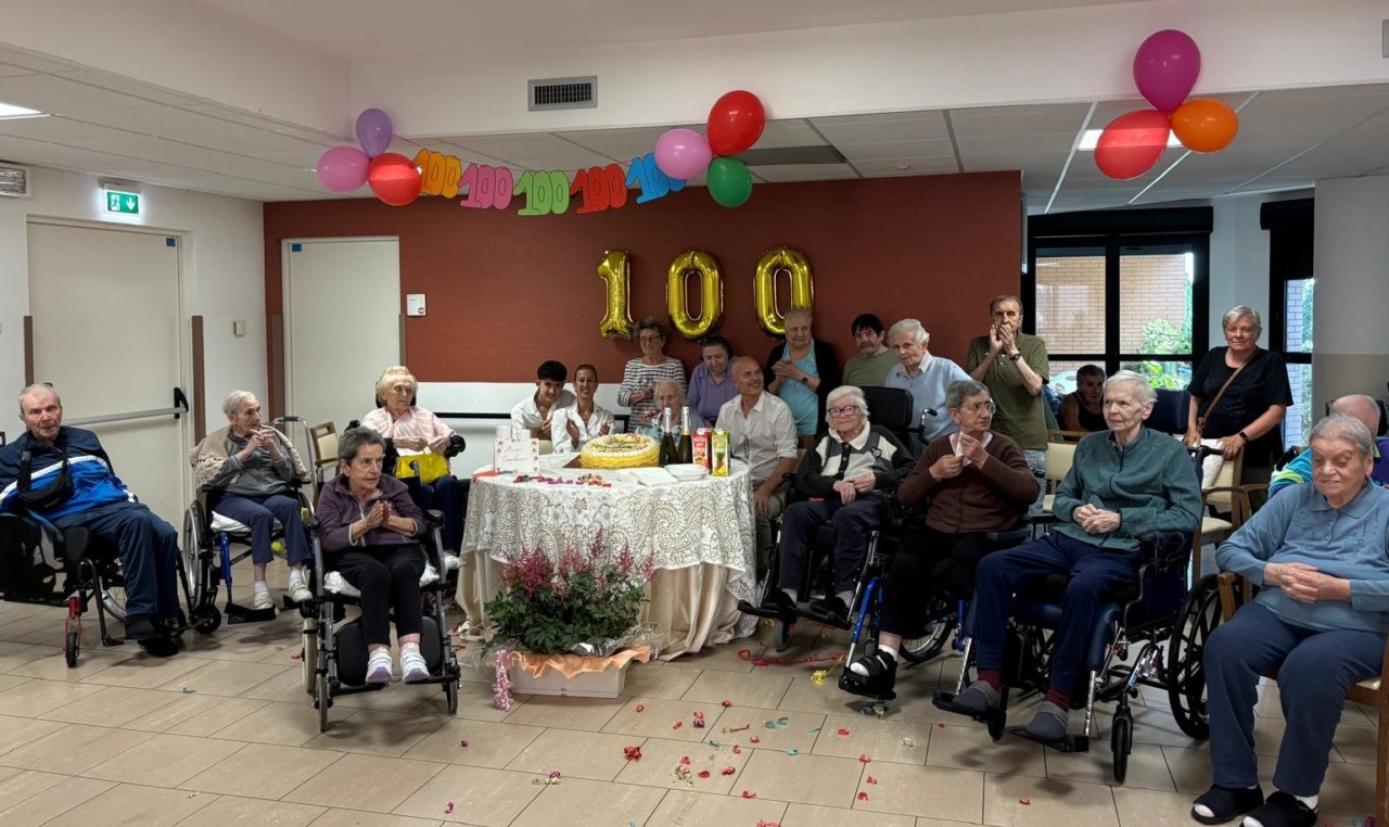 Grande festa alla Rsa Villa Serena di Galbiate per i 100 anni di Hemme Maria Elisabetta