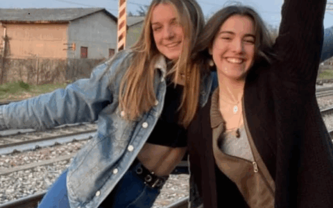 Strazio per Milena Marangon e Giorgia Cagliani, 21 anni, investite e uccise a Brivio. Arrestato il conducente del furgone. Due giorni di lutto cittadino