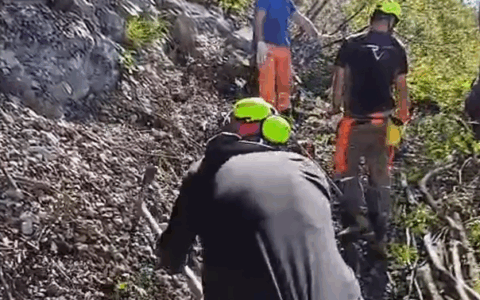 Dopo la frana rocciatori in azione a ridosso della  Statale 36  VIDEO