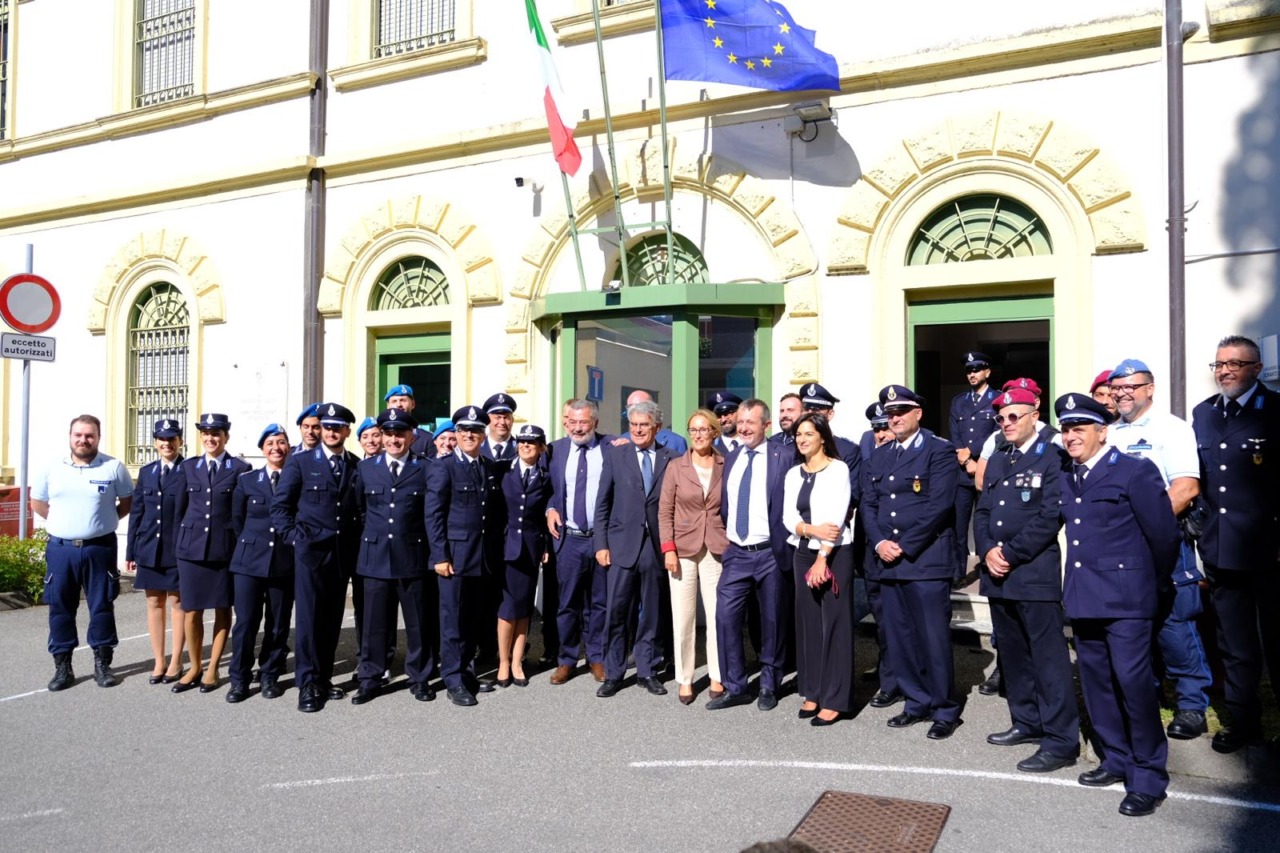 L’onorevole Delmastro in visita alla casa circondariale di Lecco: “Sovraffollamento e carenza di organico”
