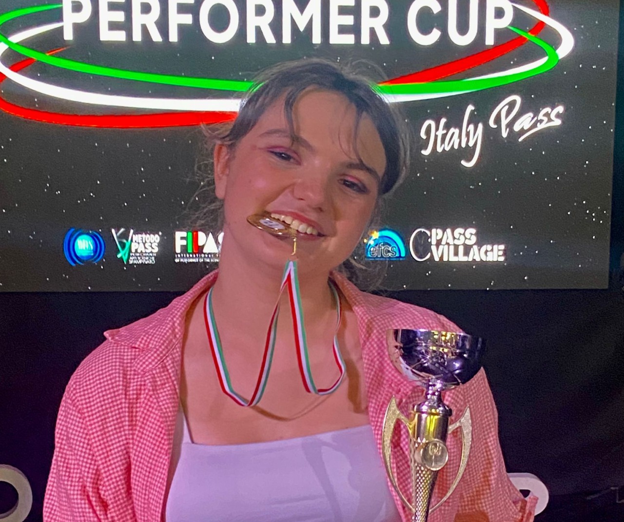 La giovane cantante mandellese Lubemi conquista oro e argento all’Italian Performer Cup