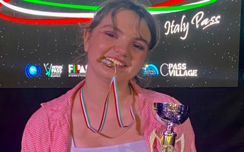 La giovane cantante mandellese Lubemi conquista oro e argento all’Italian Performer Cup