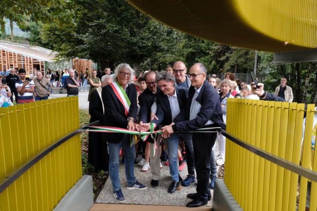Malgrate, inaugurato il nuovo parco di via Stabilini. L’appello ai cittadini: “Abbiatene cura”