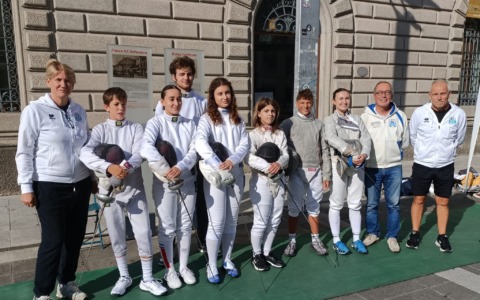 Lecco, piazza Cermenati diventa una pedana da scherma tra sport e inclusione