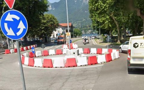 Rotonda di via Costituzione. La denuncia: “La Giunta presenta alla stampa prima che al Consiglio”
