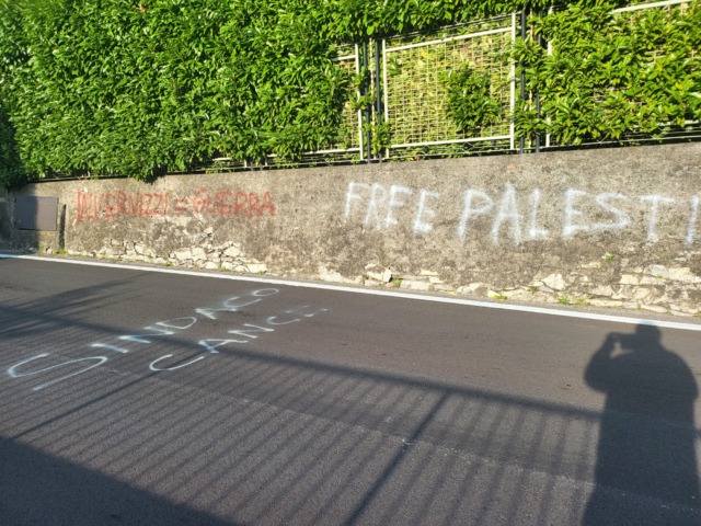 “Palestina Libera” e scritte contro Invernizzi Presse a Pescate