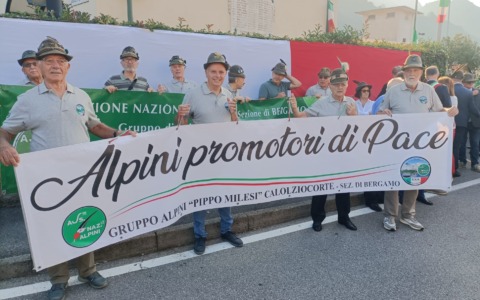 Tra memoria e futuro: i 95 anni del Gruppo Alpini Pippo Milesi accendono Calolzio