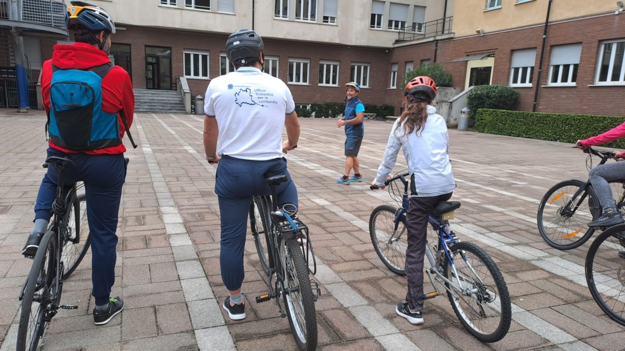Lecco, la scuola pedala verso il futuro: nasce il progetto “A scuola in bici”