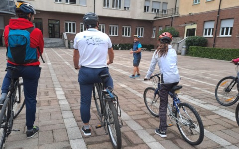Lecco, la scuola pedala verso il futuro: nasce il progetto “A scuola in bici”