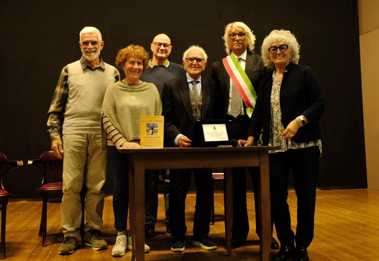 “La vita è bella”: sala gremita a Malgrate per la presentazione del libro del 99enne Luigi Brusadelli