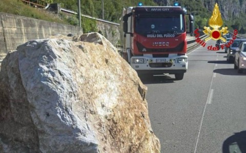 Nuove chiusure sulla SS36 dopo la caduta massi: attenzione tra le 9 e le 12 e  tra le 14 e le 18