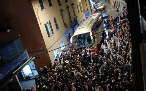 Ferrovia Lecco-Lierna chiusa almeno tre giorni: nuovo masso a rischio caduta. Ieri sera caos bus