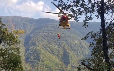 Ancora una tragedia nei boschi della Valtellina: muore un cercatore di funghi di 85 anni
