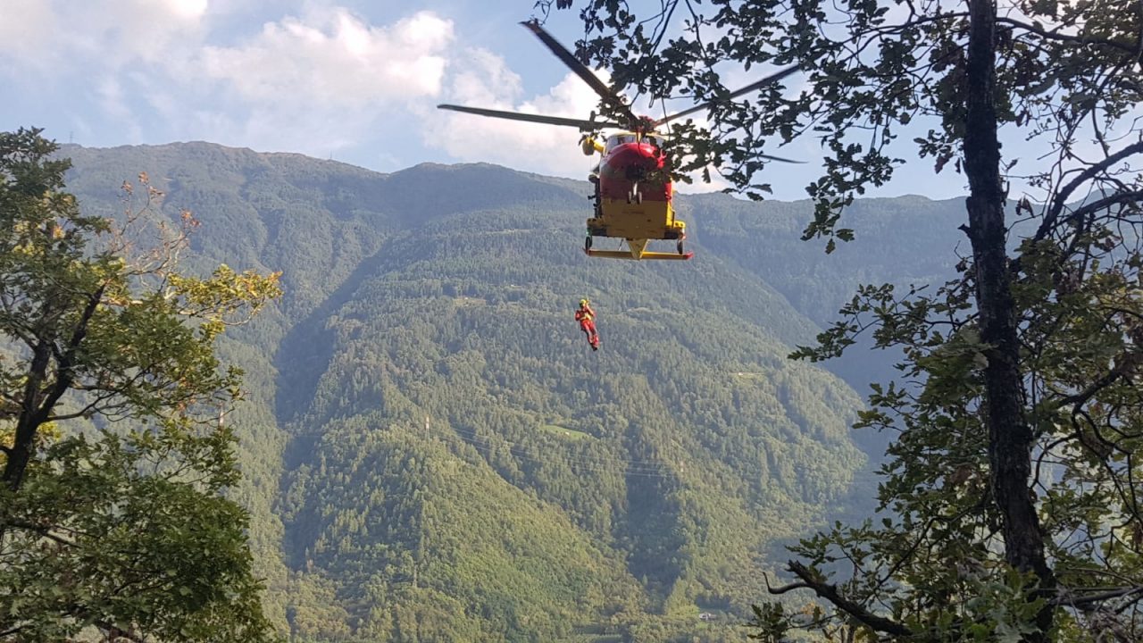 Ancora una tragedia nei boschi della Valtellina: muore un cercatore di funghi di 85 anni