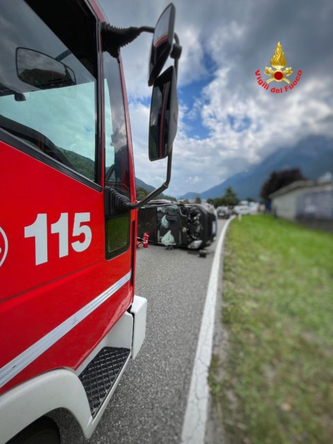 Cortenova, incidente sulla SP62: tre auto coinvolte, una si ribalta
