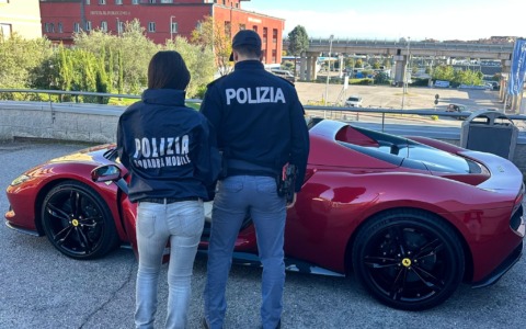 Truffa da 165mila euro per una Ferrari: tra i sette denunciati anche un uomo di Lecco