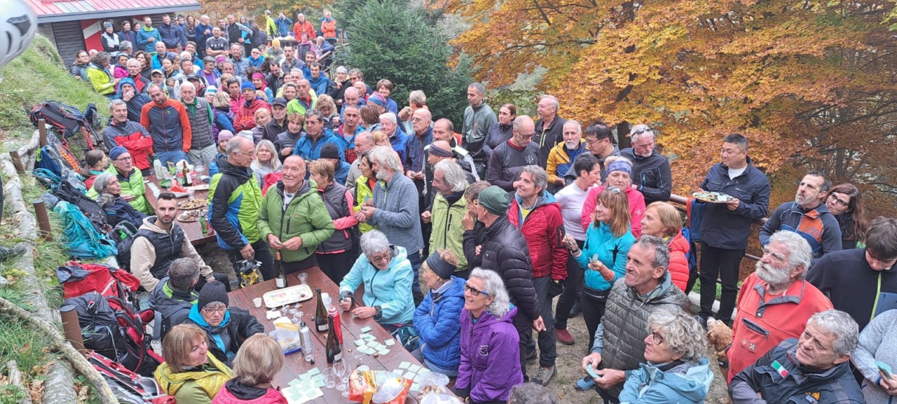 Cai Calolzio supera 1000 iscritti e festeggia 80 anni al Passo del Fò