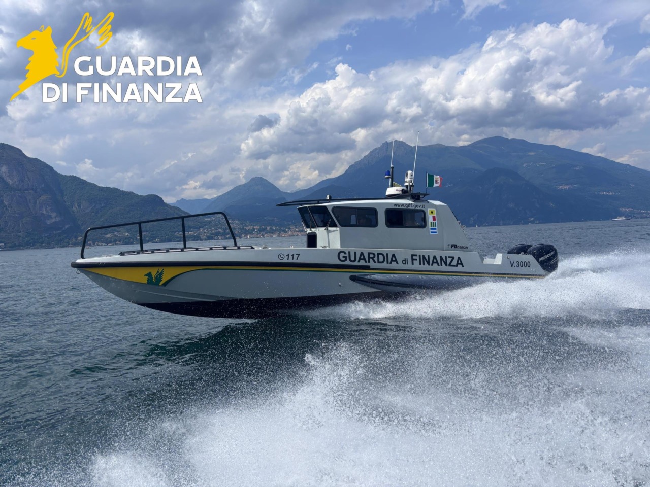 Inseguimento ad alta velocità sul lago: fermato un motoscafo “fuorilegge” tra Dervio e Varenna