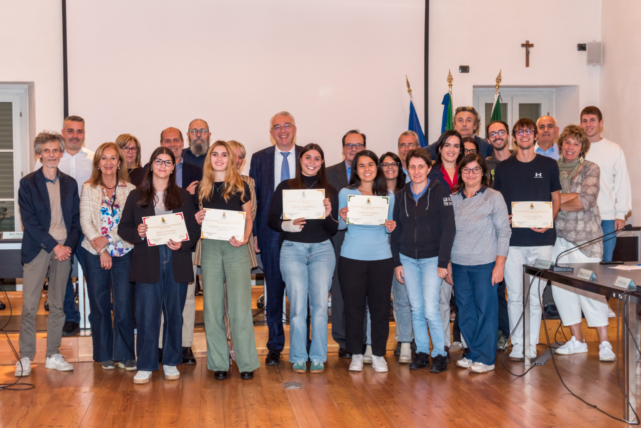 Valmadrera premia otto studenti universitari meritevoli