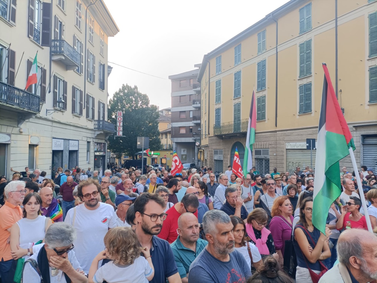 Sciopero generale  del 3 ottobre 2025 per la Flotilla: fermi trasporti, scuola, raccolta rifiuti. Le informazioni per i pendolari lecchesi. Presidio a Lecco