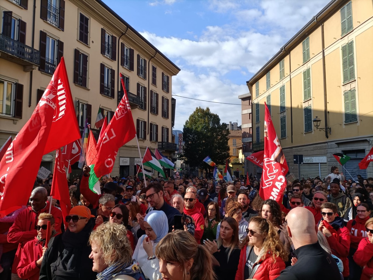 Sciopero per la pace a Lecco: Anghileri difende insegnanti e dipendenti pubblici "contro gli attacchi del centrodestra”