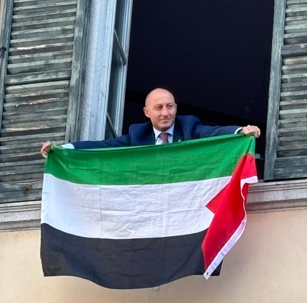 Piazza critica il sindaco Gattinoni: “Divisivo esporre la bandiera della Palestina”