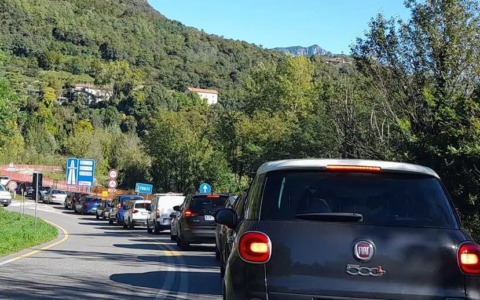 Incidente sulla Ss36, lunghe code allo svincolo di Isella