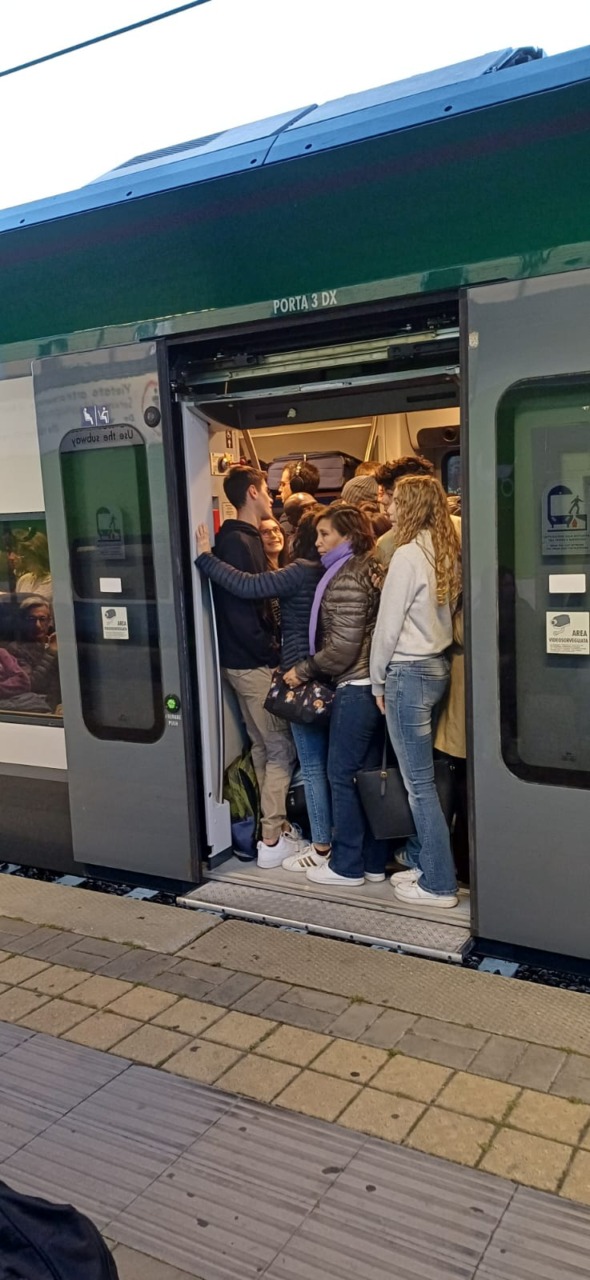 Ennesima mattinata di disagi per i pendolari lecchesi: guasto paralizza la linea Lecco–Carnate–Milano