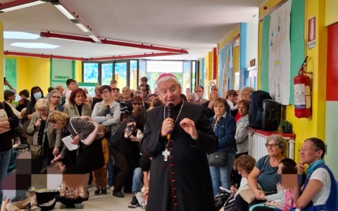 Alla Festa dei Nonni della scuola dell’infanzia paritaria, arriva il vescovo di Bergamo