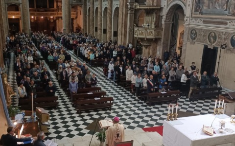 Un grido di pace dalla basilica gremita: l’arcivescovo Delpini a Lecco