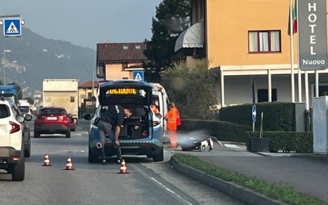 Scontro auto moto sulla provinciale a Garlate, ferito un giovane