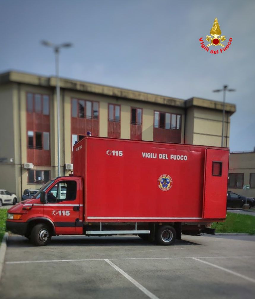 Spruzzato spray urticante a scuola, attimi di panico